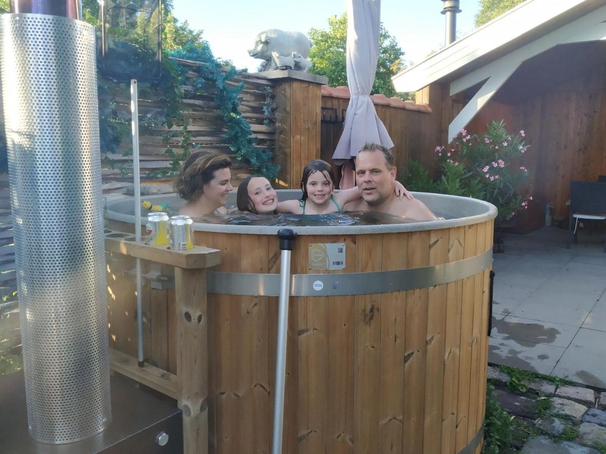 Chalet "Het Biggetje" Hottub - Sauna Volkel 外观 照片
